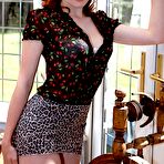 Pic of Sexy redhead Fawna Latrisch looks like a classic pin-up girl | Nextdoor Mania