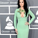 Pic of Katy Perry cleavage in green dress at Grammy
