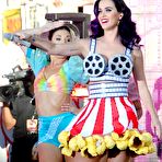 Pic of Katy Perry sexy performs on the stage