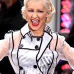 Pic of Christina Aguilera performs at Early Show stage