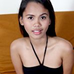 Pic of Stunning cute Filipina girl friend Rikki posing in our Manila hotel studio!