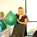 Pic of Big Juicy Ass Savannah Taylor Popping Balloons