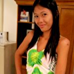Pic of Met a really cute young Filipina spinner named Ashley at the mall | FSD Free Hosted Galleries