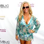 Pic of Kendra Wilkinson shows legs and cleavage paparazzi shots