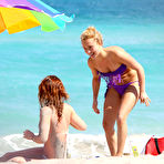 Pic of Hayden Panettiere cleavage & cameltoe on the beach