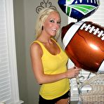 Pic of Foxy Jacky has Super Bowl fever!