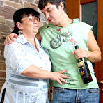 Pic of BoysLoveMatures :: Victoria&Adam boy and awesome mom