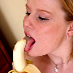 Pic of Chubby girlie inserts a banana into her twat