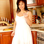 Pic of AllOver30.com - Introducing 40 year old Linette
