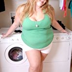 Pic of Chubby Loving - Fat Blonde Modelling In Laundry Room