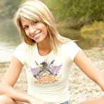 Pic of Clubseventeen petite blonde teen toying in the nature