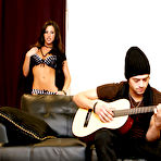 Pic of Kortney Kane groupie seduces the musician with her killer curves