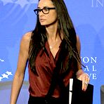 Pic of Demi Moore shows her legs at TV show in NY