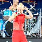 Pic of Gwen Stefani performs at Good Morning America show