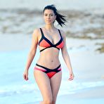 Pic of Kim Kardashian deep cleavage in bikini at Miami Beach