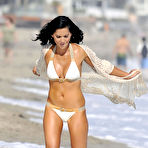 Pic of Olivia Munn nice bikini cleavage