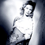 Pic of Kylie Minogue sexy posing black-&-white scans