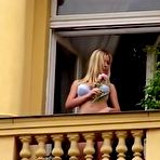 Pic of The girl of the balcony - xHamster.com