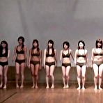 Pic of Japanese AV Model with lots of dolls in bras :: Japanese Flashers