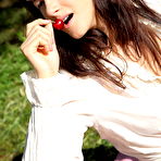 Pic of Fotos de Mulher Pelada Comendo Fruta