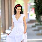 Pic of Slim Sophie's sexy white summer dress comes off | Nextdoor Mania