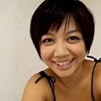 Pic of Meguru Kosaka cute smile as she leans forward :: AllJapanesePass.com