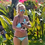 Pic of Britney Spears in bikini on a beach in Hawaii