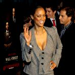 Pic of Tyra Banks shows cleavage paparazzi shots