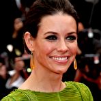 Pic of Evangeline Lilly posing in short dress shows her long legs at premiere
