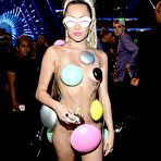 Pic of Miley Cyrus no bra and pants at MTV VMA