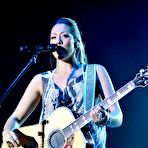 Pic of Colbie Cailat shows her legs on the stage