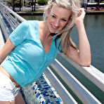 Pic of Kaylee Hilton: Kaylee Hilton takes her pink... - BabesAndStars.com