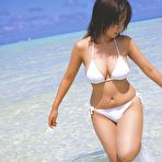 Pic of Hitomi Kitamura posing in bikini