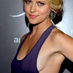 Pic of Teresa Palmer side of boob and pokies at awards ceremony