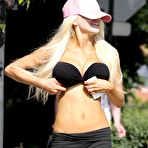 Pic of Courtney Stodden deep cleavage in black bra