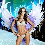 Pic of Izabel Goulart in sexy lingeries at fashion show