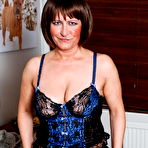 Pic of [Mature NL] Naughty mama sure knows how to please herself - IWantMature.com