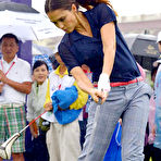 Pic of Popoholic  » Blog Archive   » Jessica Alba Goes Golfing, Shows Off Her Shwingtastic Form