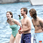 Pic of Anne Hathaway - swimsuit on vacation in Italy - 10 Pics - xHamster.com