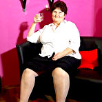 Pic of 
        Oldnanny.com - Wonderful older lady in nylons
    