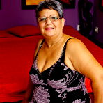 Pic of Nauchty chubby mature lady playing with herself