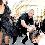Pic of Kim Kardashian has her butt kissed by journalist in Paris