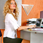 Pic of SecretaryPantyhose :: Miranda kinky secretary in pantyhose