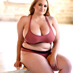 Pic of Sara Willis Incredibly Thick Curves
