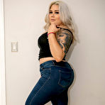 Pic of Blondie Franklin Curvy Blonde in Jeans