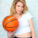 Pic of Crystal Maiden sexy basketball player exposes her shaved twat