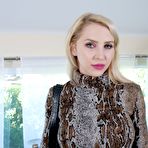 Pic of Alix Lynx Watches Porn and Fucks Glass Toy – Wife Fuck Pics