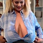 Pic of Erin - Loose Shirt, Jiggly Tits - Divine Breasts - Curvy Girl Nudes
