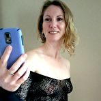 Pic of WifeBucket | Selfies and home porn from a real MILF