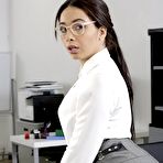 Pic of Aaliyah Hadid - Secretary Side Job - PICSPORNER.COM